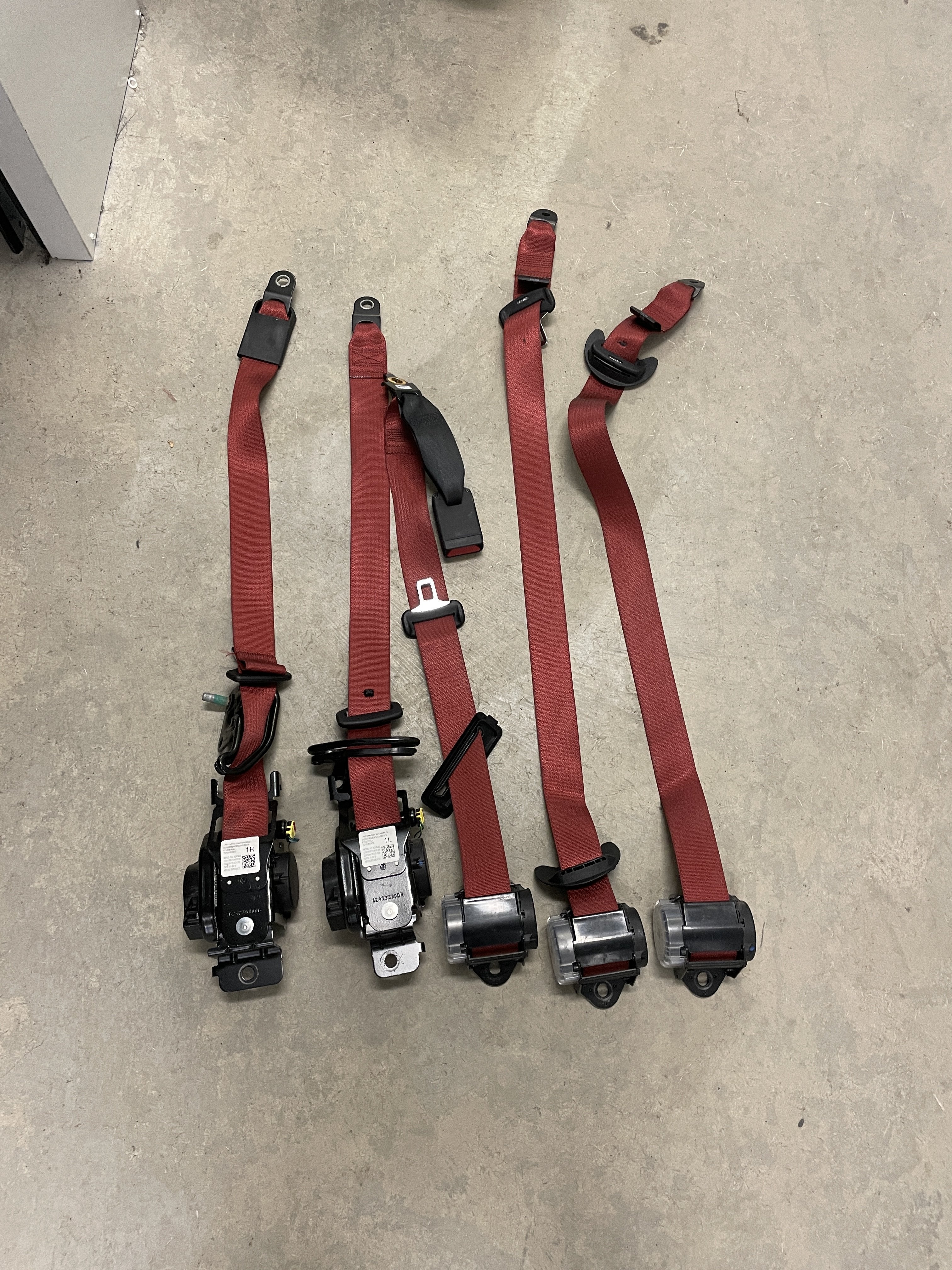 Dodge challenger red seat belts hotsell